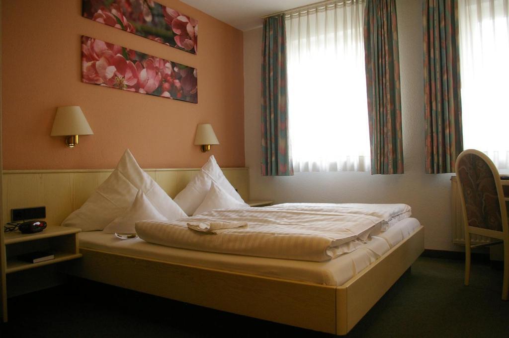 Zum Treuen Bartel Hotel Markgröningen Стая снимка