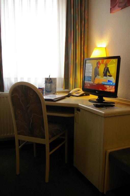 Zum Treuen Bartel Hotel Markgröningen Стая снимка